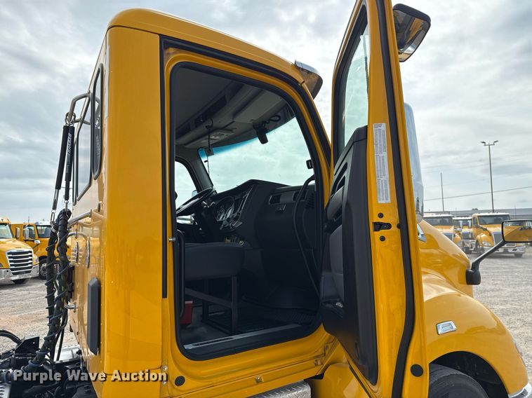 image for item EJ4598 2022 Kenworth T680 semi truck