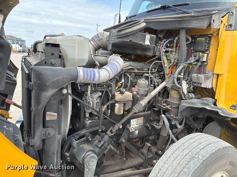 image for item EJ4598 2022 Kenworth T680 semi truck