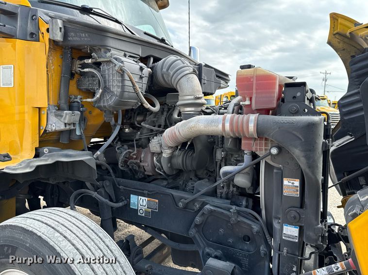 image for item EJ4598 2022 Kenworth T680 semi truck