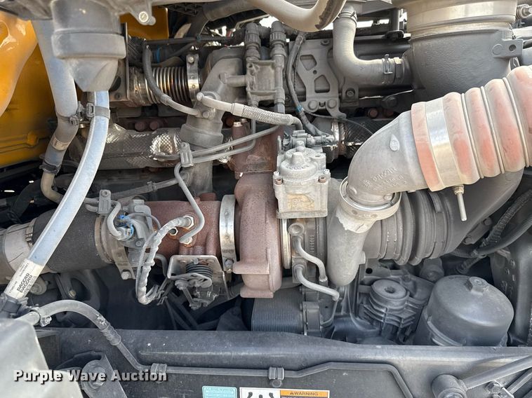 image for item EJ4598 2022 Kenworth T680 semi truck