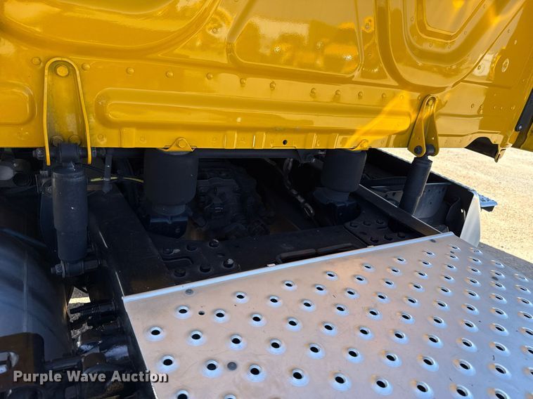 image for item EJ4599 2021 Freightliner Cascadia 126 semi truck