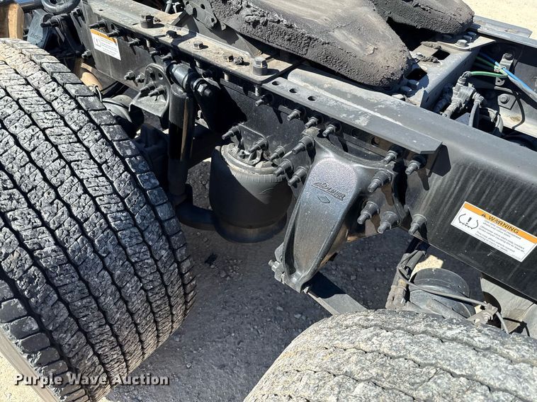 image for item EJ4599 2021 Freightliner Cascadia 126 semi truck