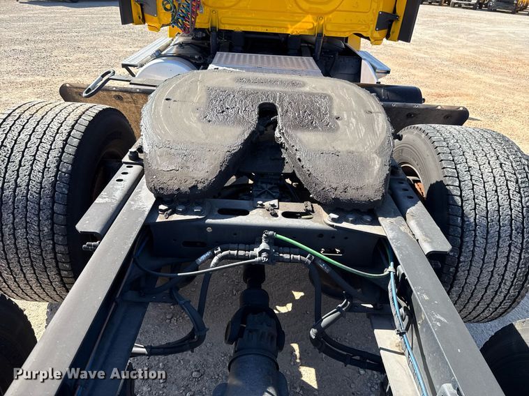 image for item EJ4599 2021 Freightliner Cascadia 126 semi truck