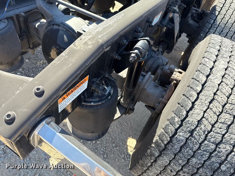 image for item EJ4599 2021 Freightliner Cascadia 126 semi truck