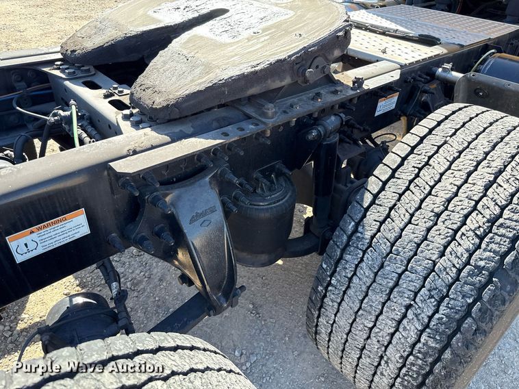 image for item EJ4599 2021 Freightliner Cascadia 126 semi truck