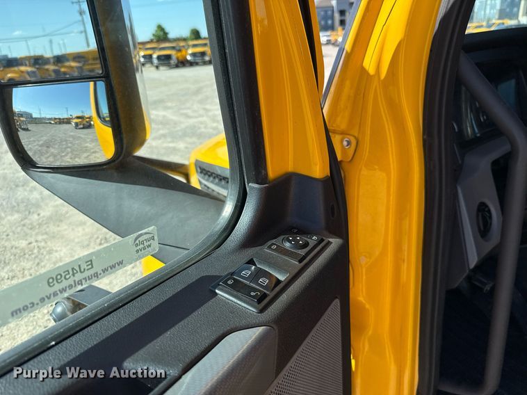 image for item EJ4599 2021 Freightliner Cascadia 126 semi truck