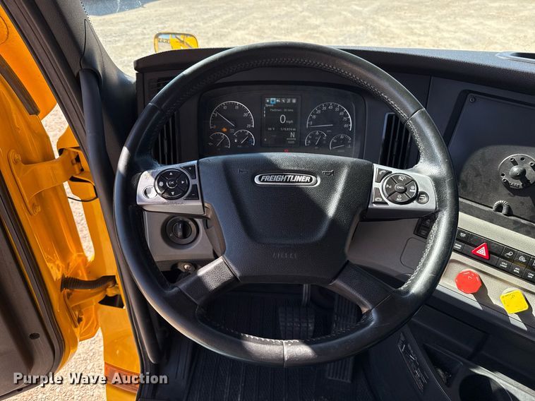 image for item EJ4599 2021 Freightliner Cascadia 126 semi truck