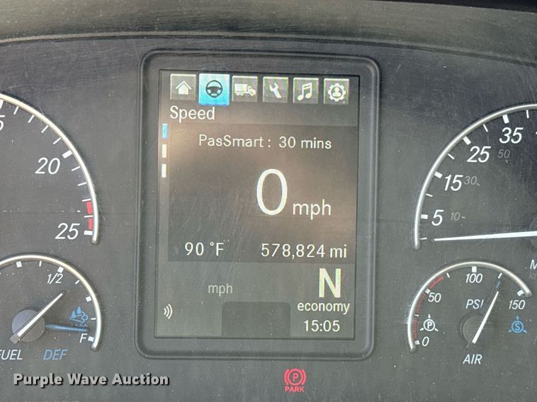 image for item EJ4599 2021 Freightliner Cascadia 126 semi truck