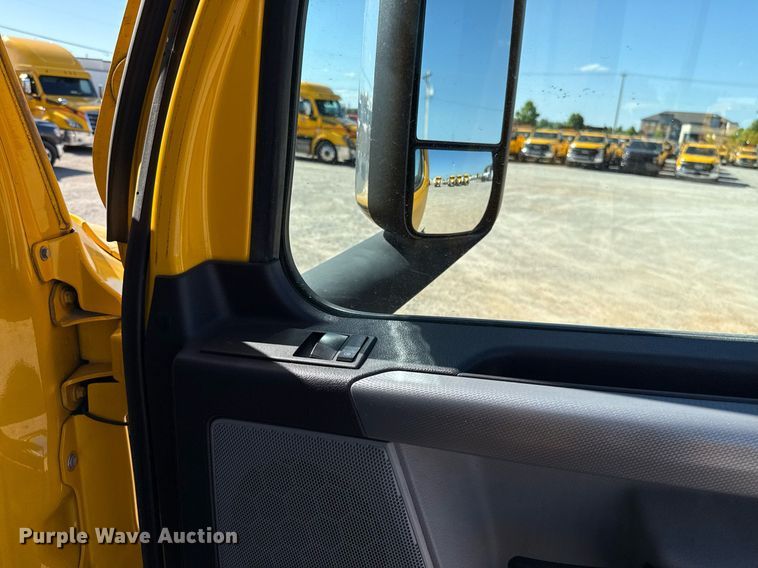 image for item EJ4599 2021 Freightliner Cascadia 126 semi truck