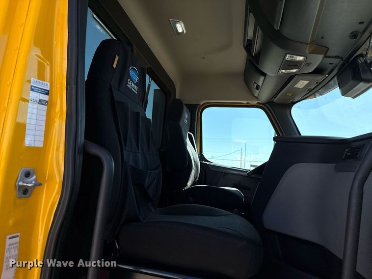 image for item EJ4599 2021 Freightliner Cascadia 126 semi truck