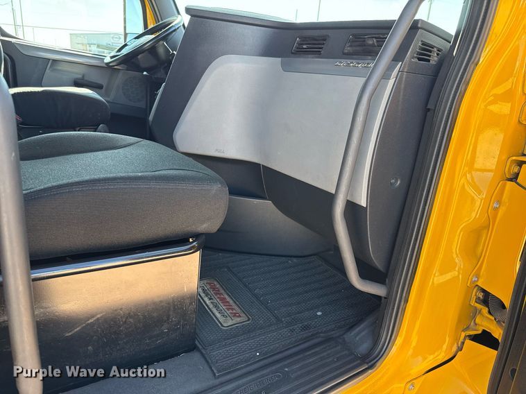 image for item EJ4599 2021 Freightliner Cascadia 126 semi truck