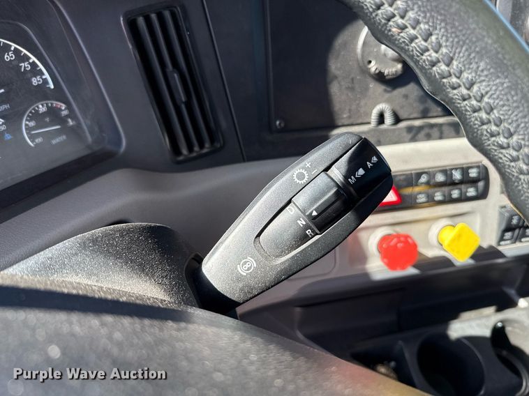 image for item EJ4599 2021 Freightliner Cascadia 126 semi truck