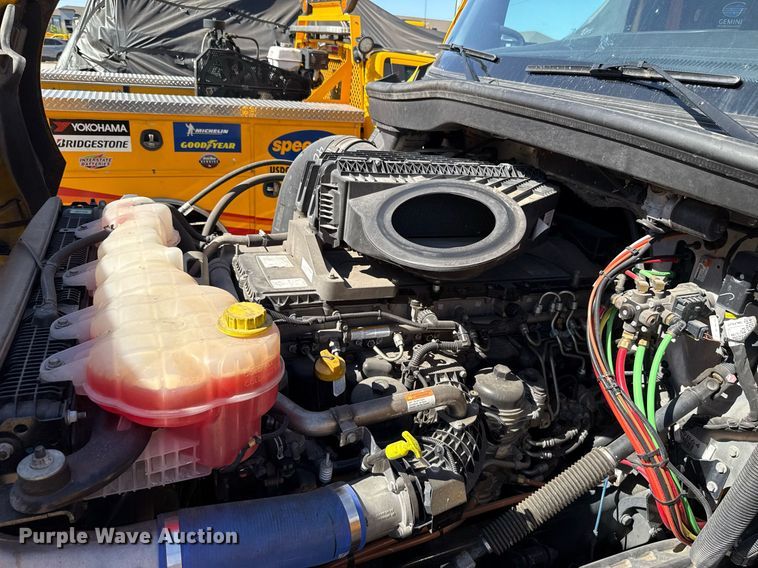 image for item EJ4599 2021 Freightliner Cascadia 126 semi truck