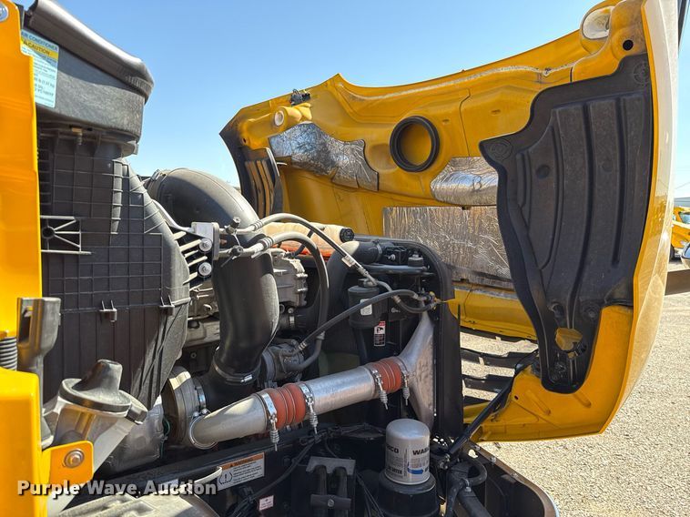 image for item EJ4599 2021 Freightliner Cascadia 126 semi truck