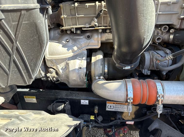 image for item EJ4599 2021 Freightliner Cascadia 126 semi truck