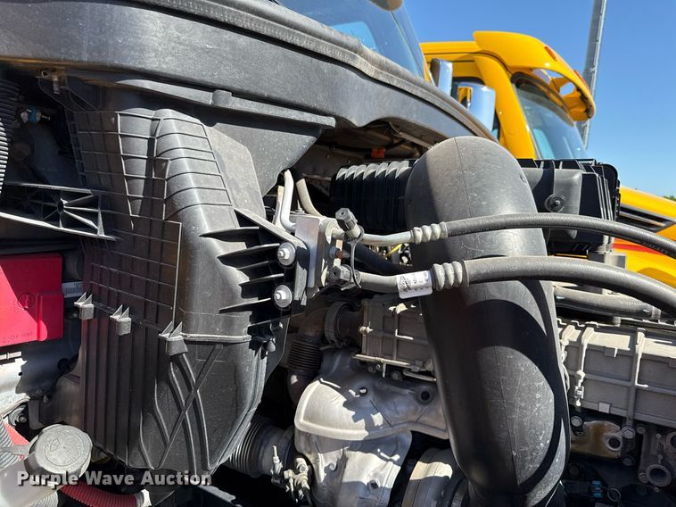 image for item EJ4599 2021 Freightliner Cascadia 126 semi truck