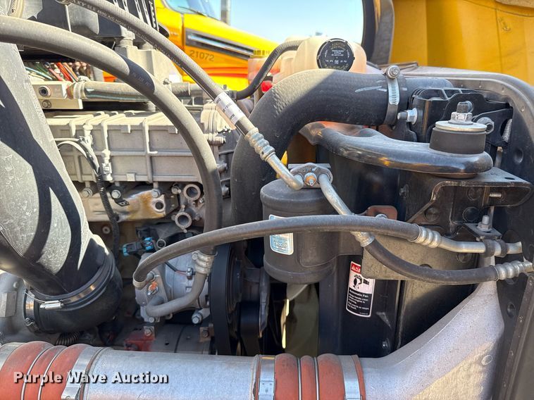 image for item EJ4599 2021 Freightliner Cascadia 126 semi truck