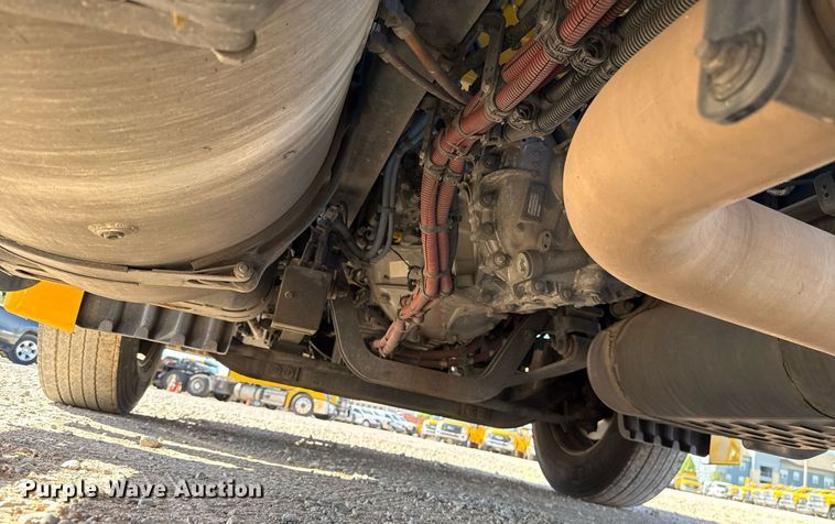 image for item EJ4599 2021 Freightliner Cascadia 126 semi truck