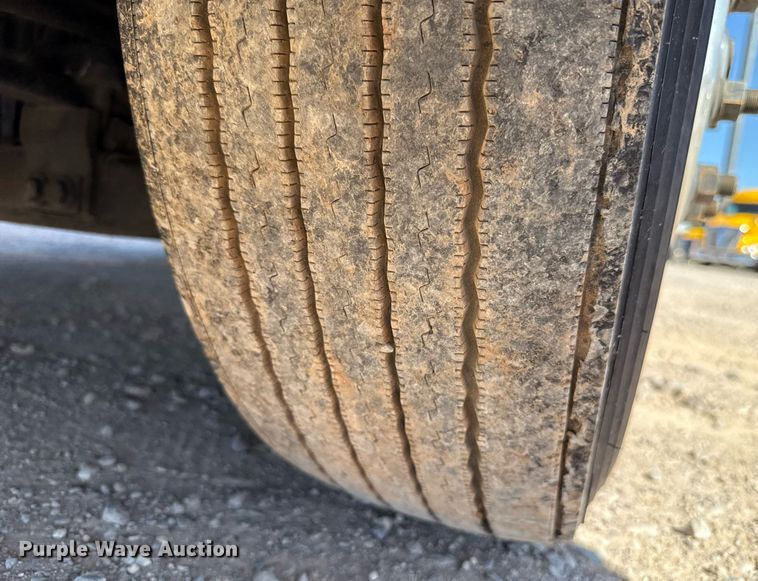 image for item EJ4599 2021 Freightliner Cascadia 126 semi truck