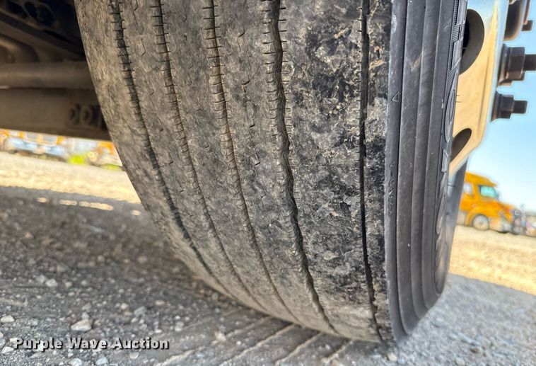 image for item EJ4599 2021 Freightliner Cascadia 126 semi truck