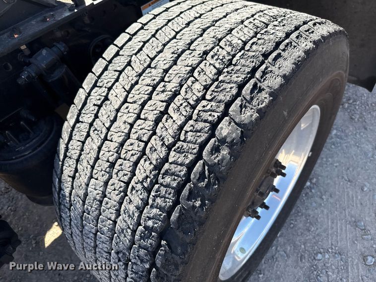 image for item EJ4599 2021 Freightliner Cascadia 126 semi truck