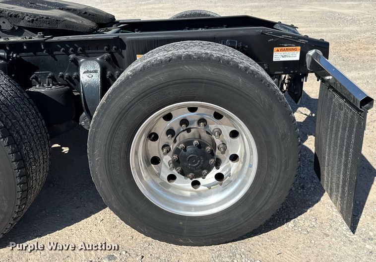 image for item EJ4599 2021 Freightliner Cascadia 126 semi truck