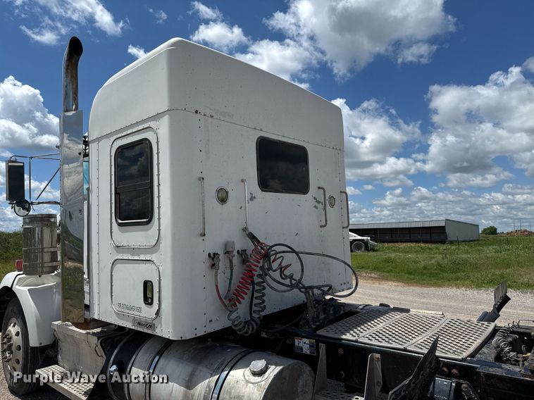 image for item EJ8773 2013 Kenworth T800 semi truck