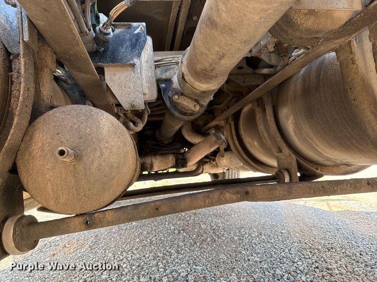 image for item EJ8773 2013 Kenworth T800 semi truck