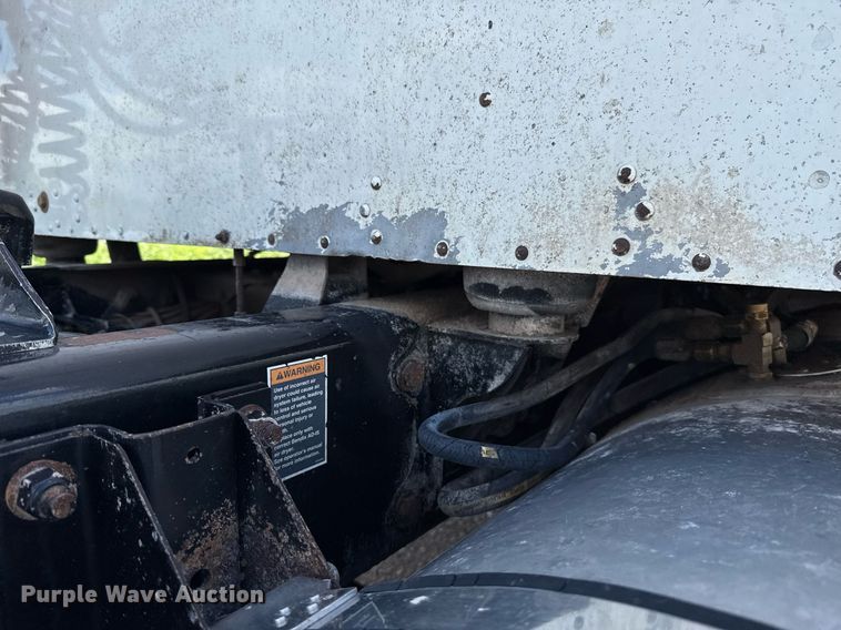 image for item EJ8773 2013 Kenworth T800 semi truck