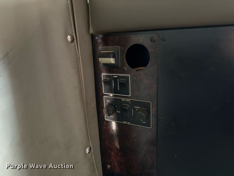 image for item EJ8773 2013 Kenworth T800 semi truck