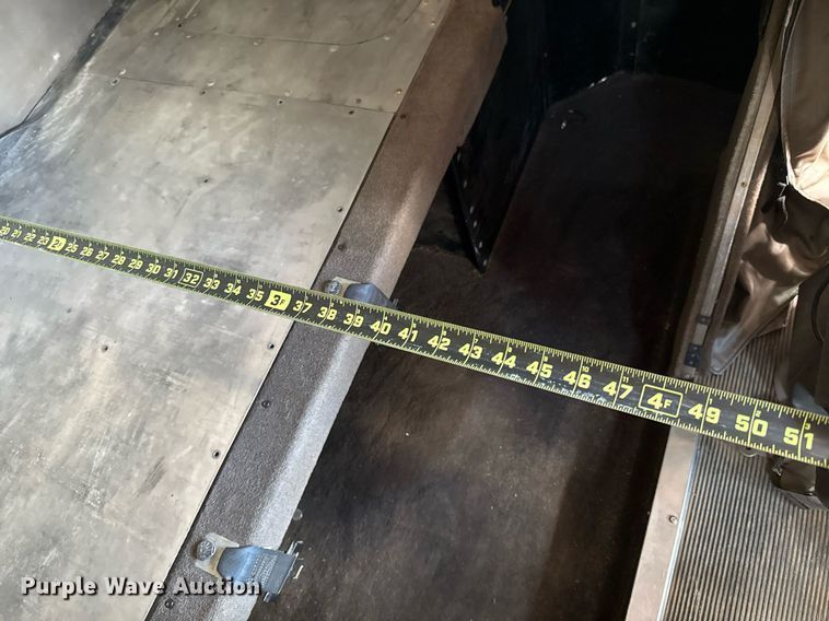 image for item EJ8773 2013 Kenworth T800 semi truck