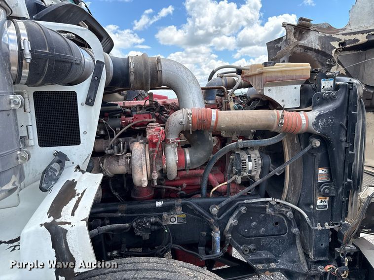 image for item EJ8773 2013 Kenworth T800 semi truck