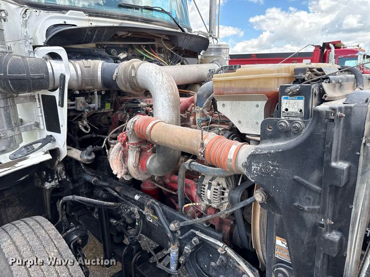 image for item EJ8773 2013 Kenworth T800 semi truck