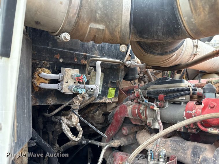 image for item EJ8773 2013 Kenworth T800 semi truck