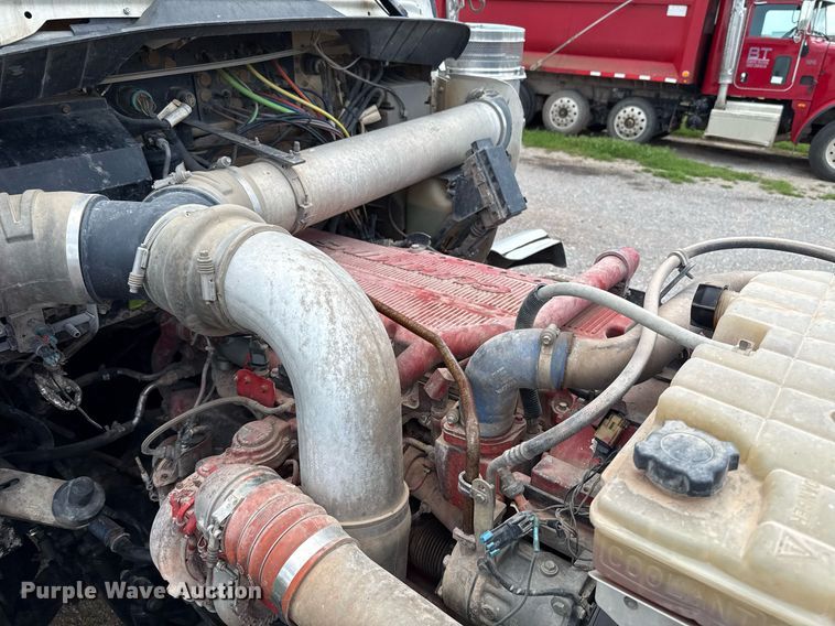 image for item EJ8773 2013 Kenworth T800 semi truck