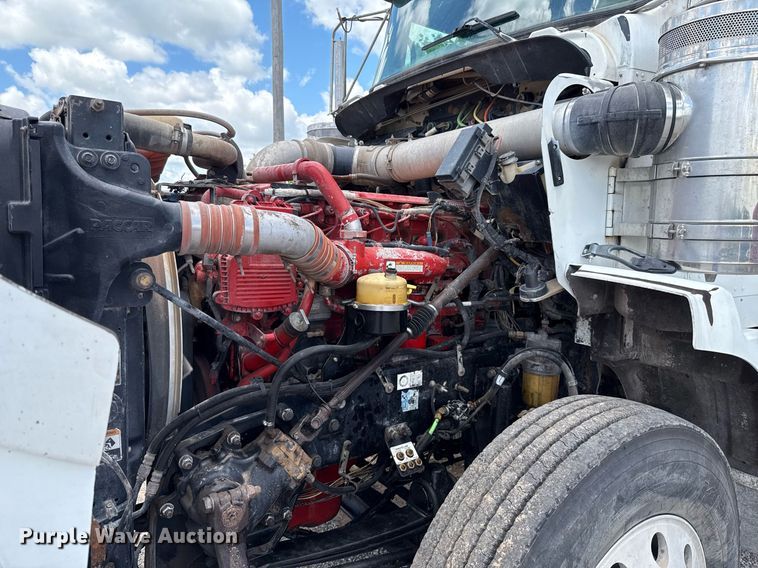 image for item EJ8773 2013 Kenworth T800 semi truck