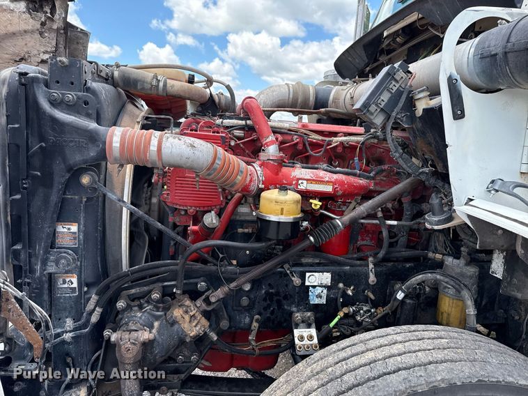 image for item EJ8773 2013 Kenworth T800 semi truck