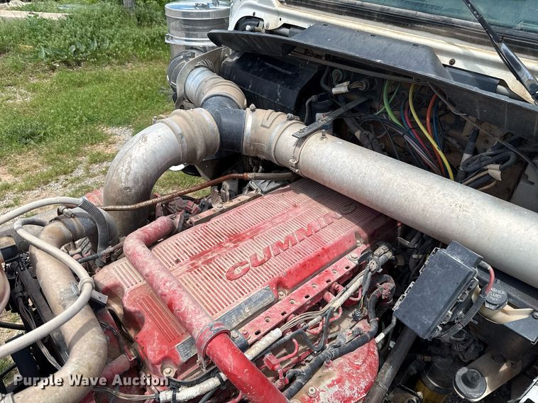 image for item EJ8773 2013 Kenworth T800 semi truck