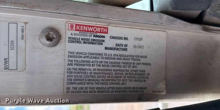 image for item EJ8773 2013 Kenworth T800 semi truck