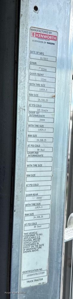 image for item EJ8773 2013 Kenworth T800 semi truck