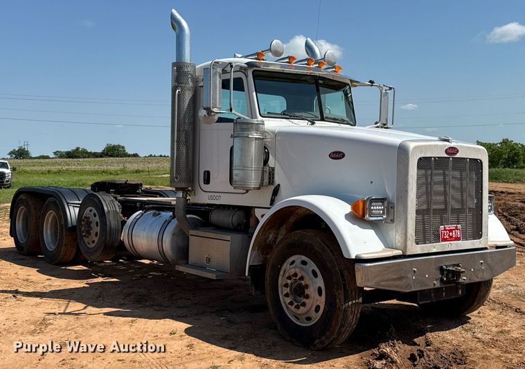 image for item EJ8780 2009 Peterbilt 367 semi truck