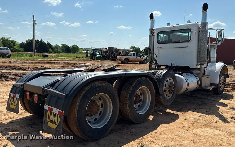 image for item EJ8780 2009 Peterbilt 367 semi truck