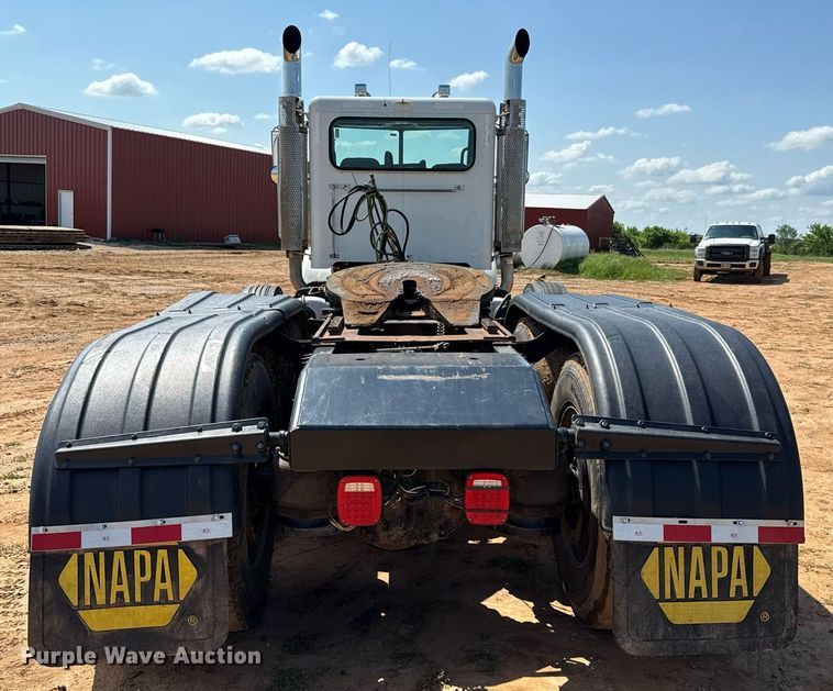 image for item EJ8780 2009 Peterbilt 367 semi truck