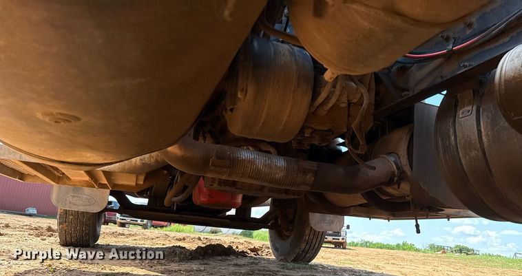 image for item EJ8780 2009 Peterbilt 367 semi truck