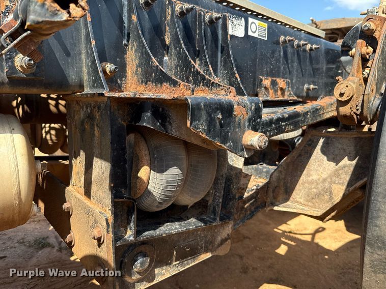 image for item EJ8780 2009 Peterbilt 367 semi truck