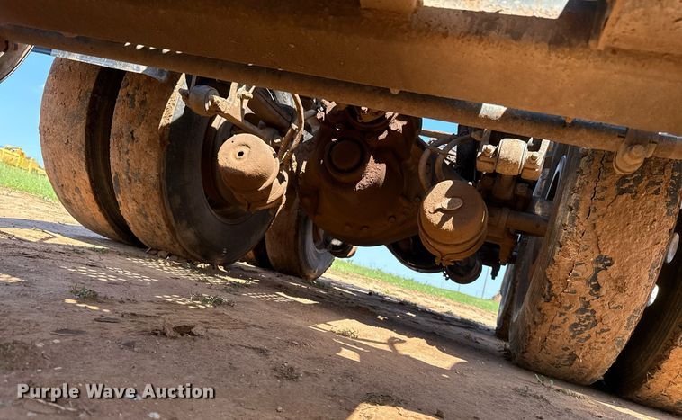 image for item EJ8780 2009 Peterbilt 367 semi truck