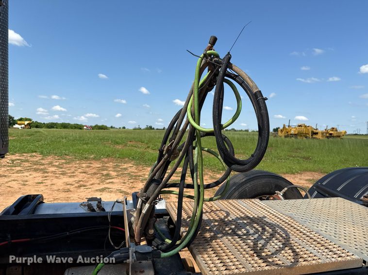 image for item EJ8780 2009 Peterbilt 367 semi truck