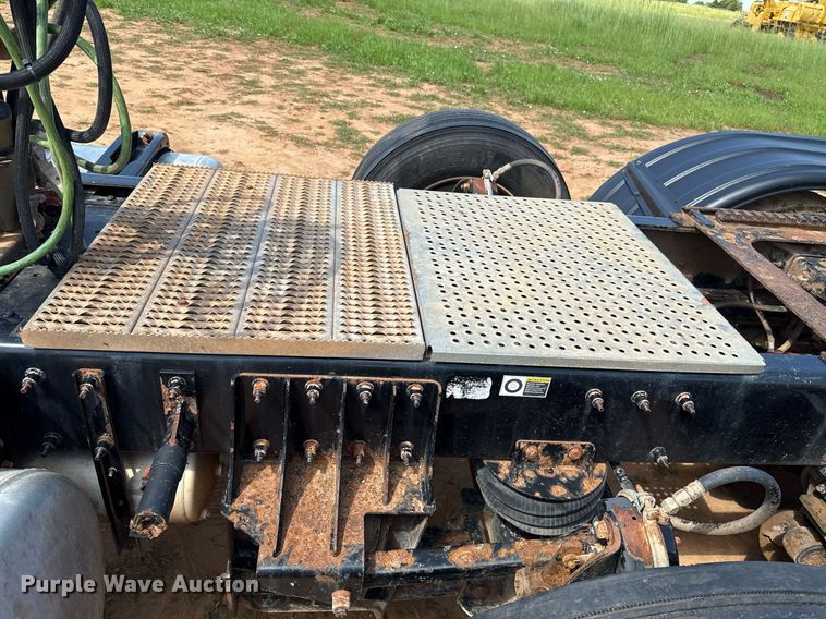 image for item EJ8780 2009 Peterbilt 367 semi truck