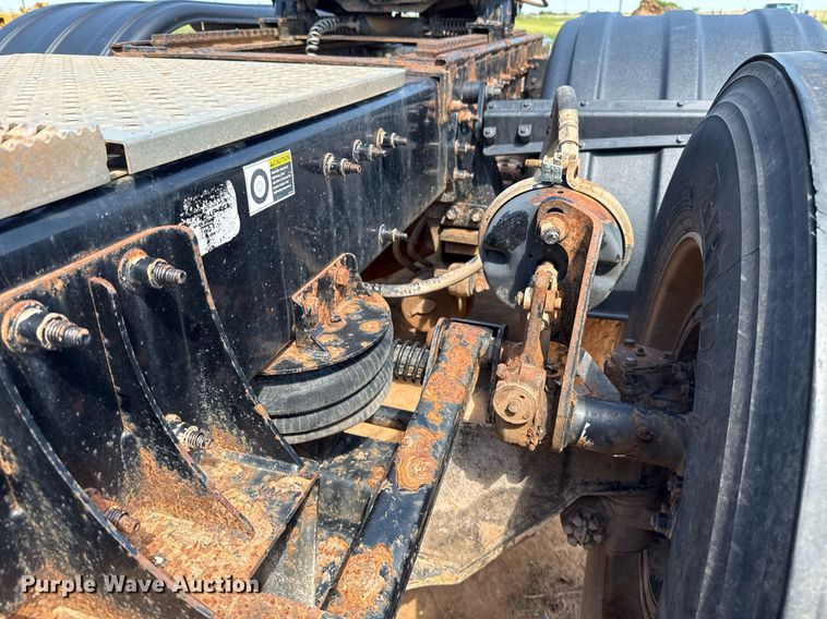 image for item EJ8780 2009 Peterbilt 367 semi truck