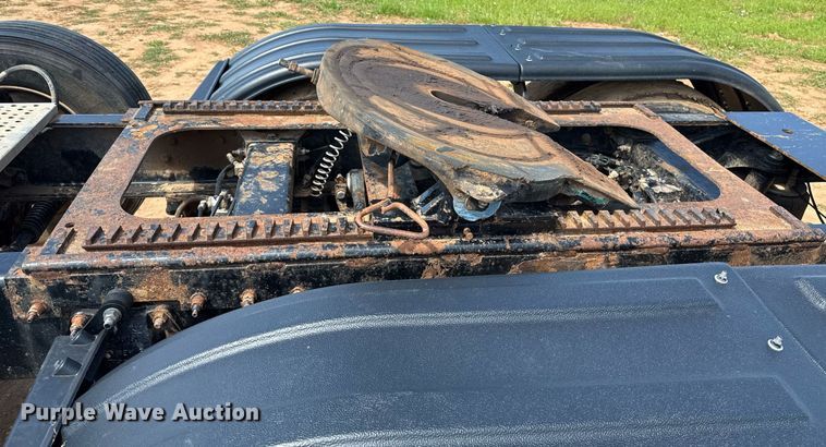 image for item EJ8780 2009 Peterbilt 367 semi truck